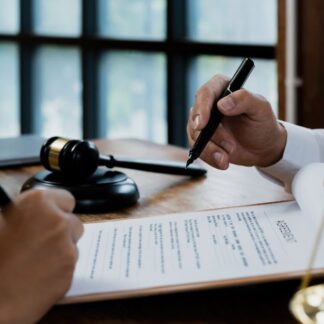 وکیل قراردادهای پیمانکاری