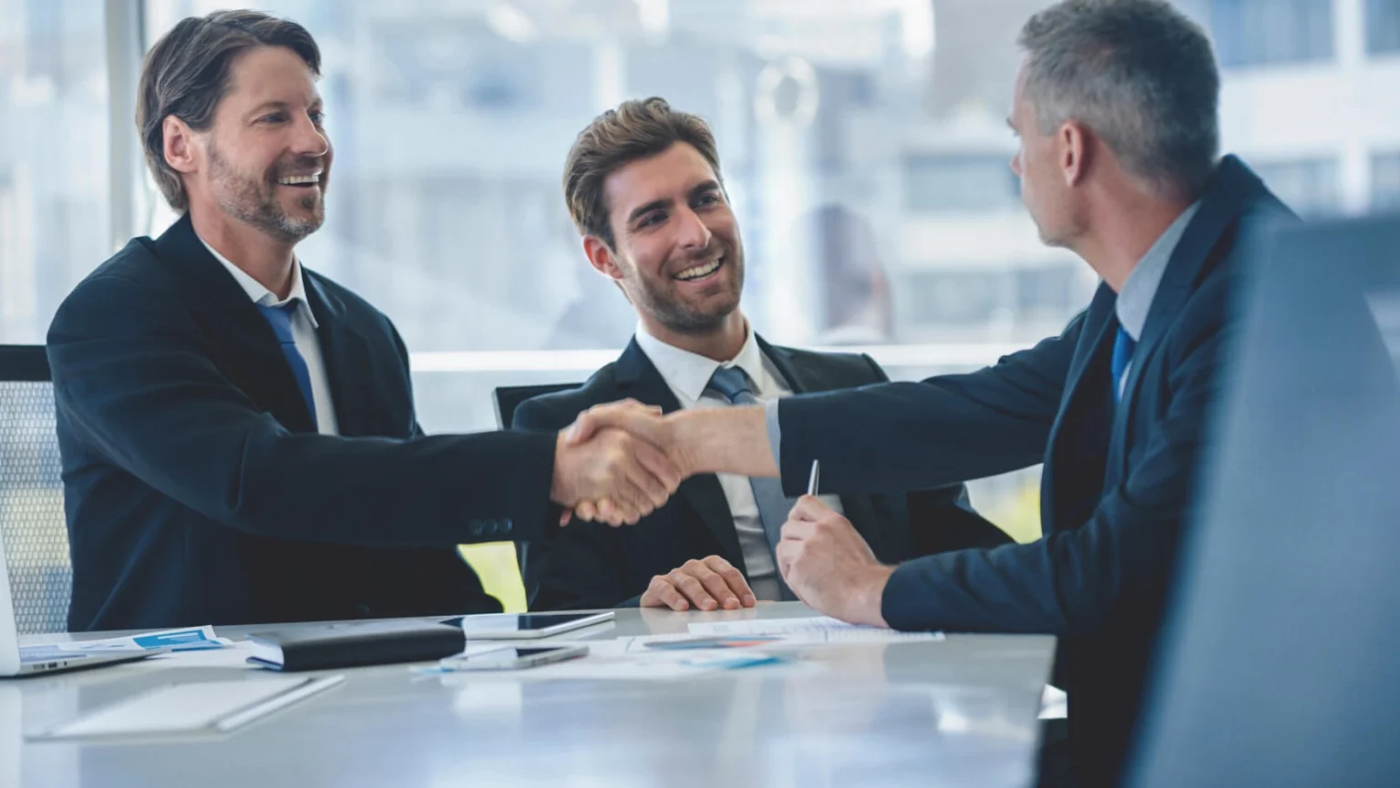 خدمات مشاوره حقوقی حضوری آنلاین و تلفنی لاوین