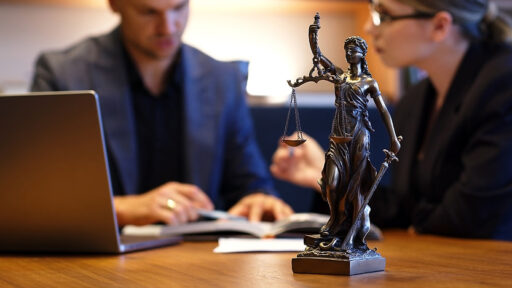 بنر صفحه وکیل شرکت لاوین