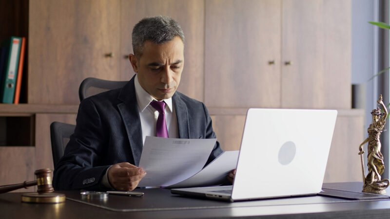 وکیل بیمه لاوین