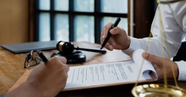 وکیل قراردادهای پیمانکاری