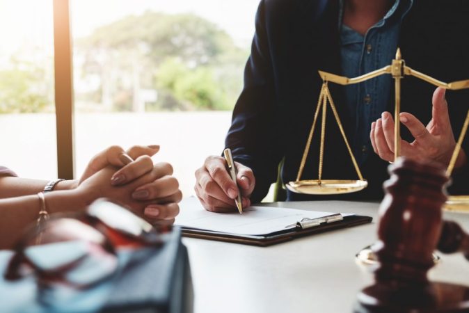 تفاوت کارآموز وکالت با وکیل پایه یک دادگستری