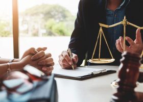 تفاوت کارآموز وکالت با وکیل پایه یک دادگستری
