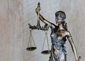 تفاوت وکیل دادگستری با وکیل قوه قضاییه